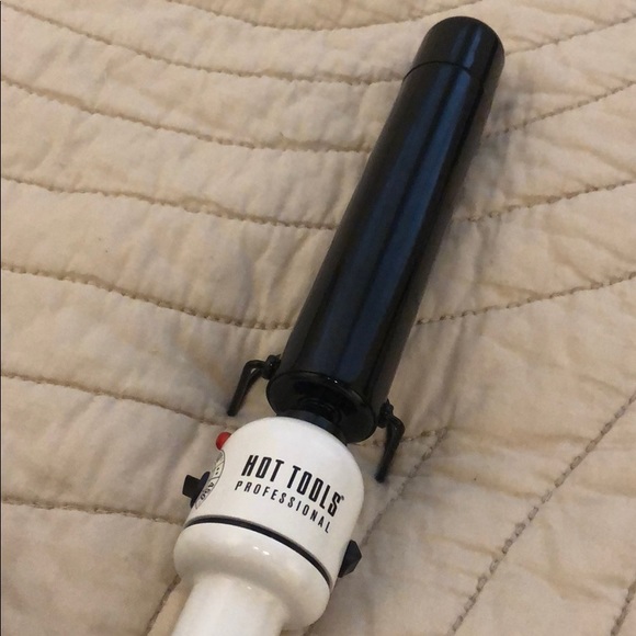 Hot Tools NanoCeramic 1 1/4'' Curling Wand - Picture 4 of 6